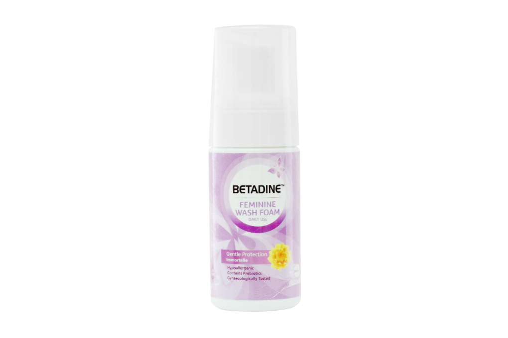 Bọt vệ sinh phụ nữ Betadine Feminine Wash Foam nuôi dưỡng và cân bằng vệ sinh vi sinh âm đạo (100ml)